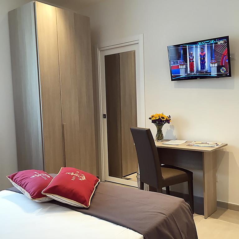Quattro Stelle Al Porto Guest House Civitavecchia Exterior foto