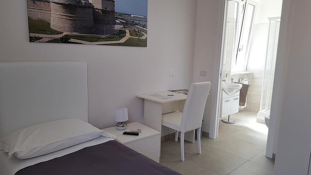 Quattro Stelle Al Porto Guest House Civitavecchia Exterior foto