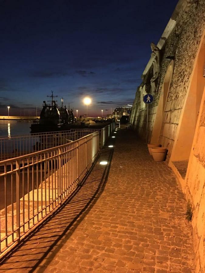 Quattro Stelle Al Porto Guest House Civitavecchia Exterior foto
